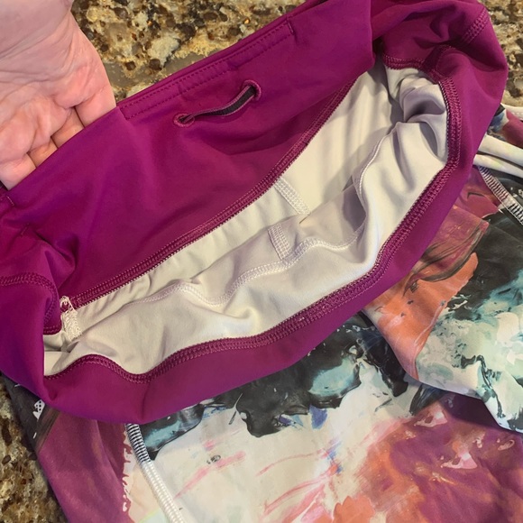 Lululemon high-waisted colourful leggings. Pockets and ruches on the sides - Picture 5 of 9